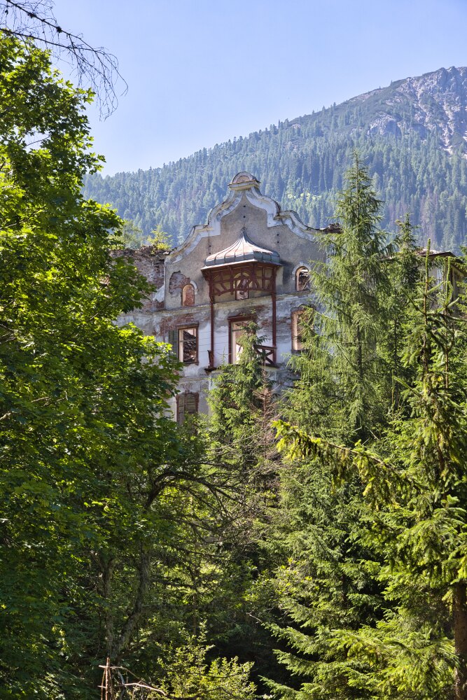 Bagni di San Candido ormai in stato di abbandono