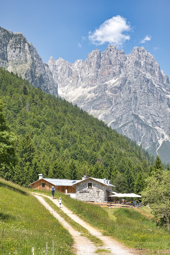 Rifugio Malga Andalo e Dolomiti di Brenta