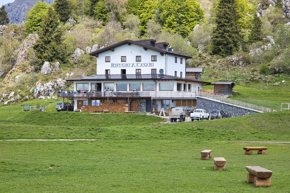 Rifugio Casari ai Piani d'Artavaggio da Pizzino 12