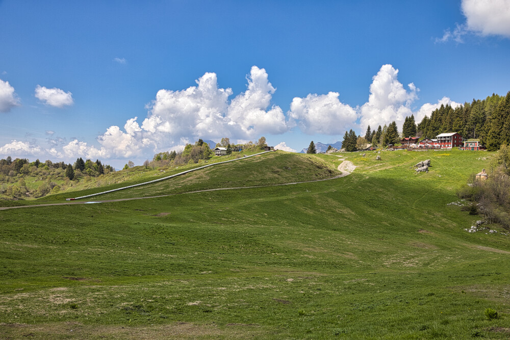 uno sguardo verso il Rifugio Nicola