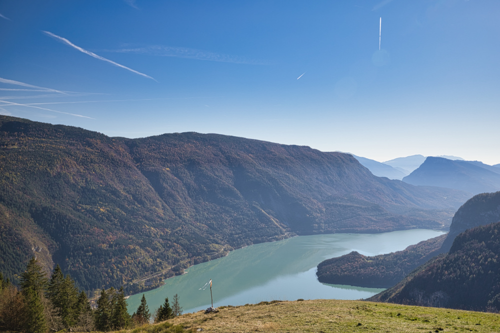 Lago di Molveno in discesa dal Rifugio La Montanara