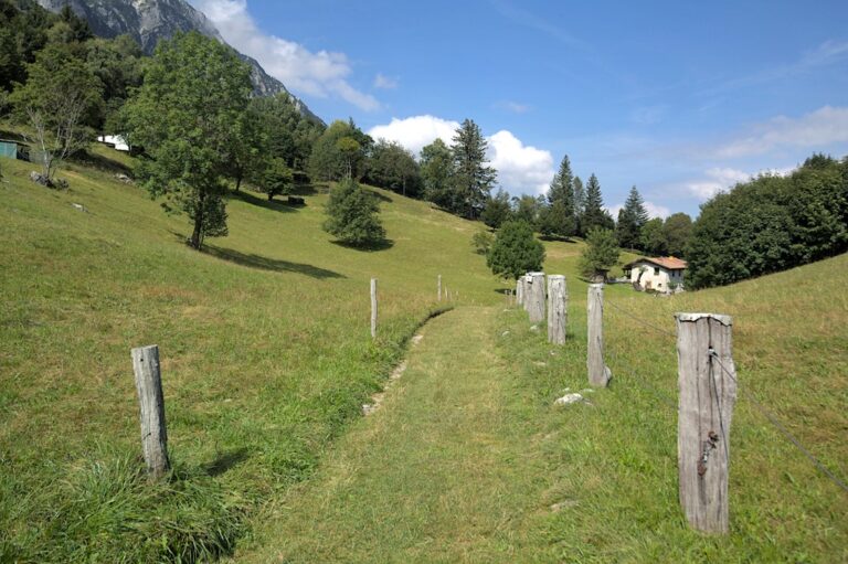 Piani di Nava salendo al rifugio Riva