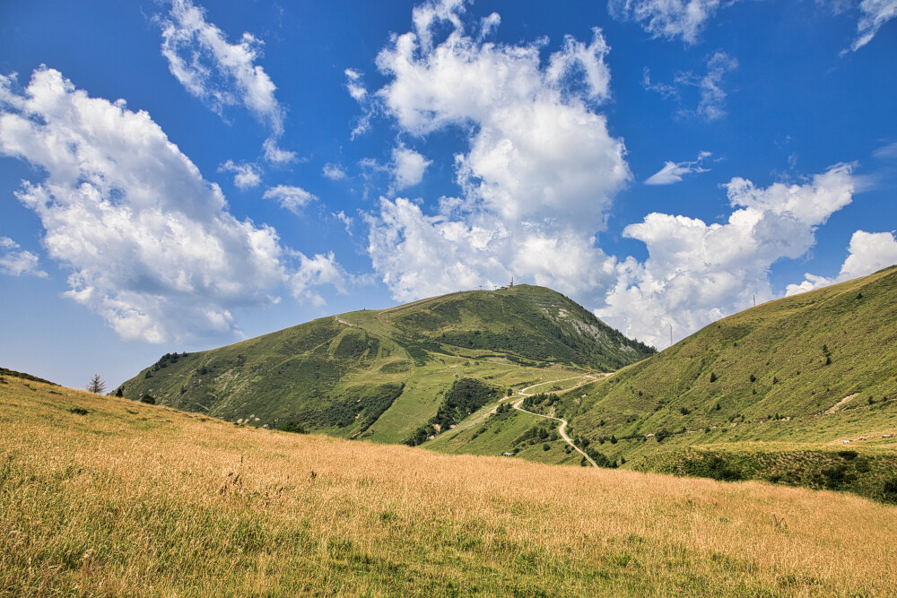 Monte Valgussera con a destra il Passo della Croce
